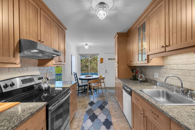 Building Photo - 4 Hills Ln