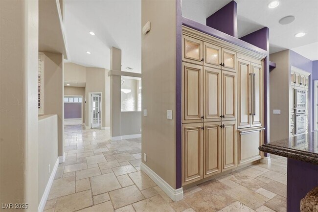 Building Photo - 8570 Country Home Cir