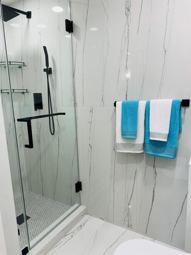 Building Photo - 364 Flanders Dr