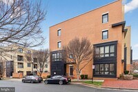 Building Photo - 620 McKenzie Ave