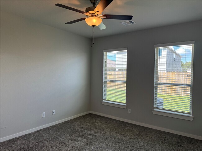 Building Photo - 9906 Grosbeak Ln