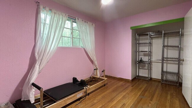 Building Photo - Spacious 4 Bedroom, 3 Bathroom Redlands Home!