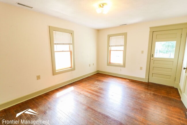 Building Photo - 931 Osage St