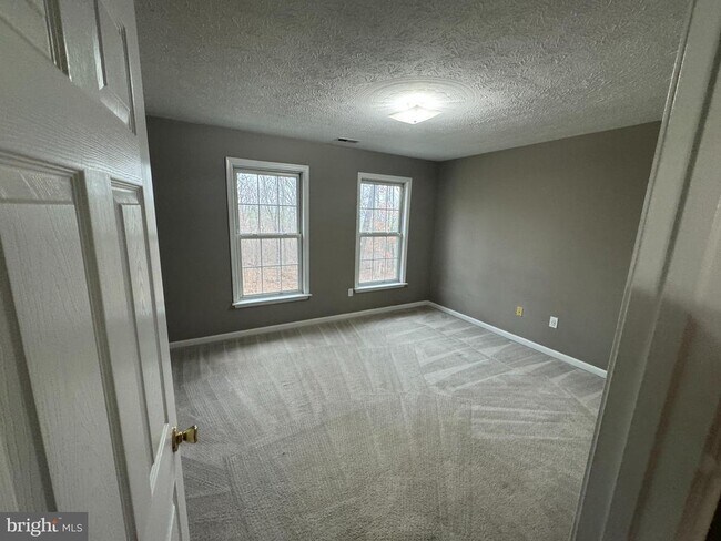 Building Photo - 346 Saddleback Ln