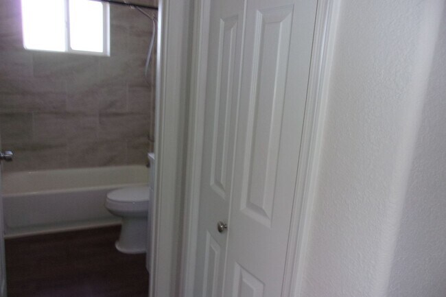 Building Photo - Great home in with great mountain views.