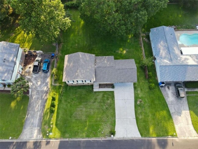 Building Photo - 130 Mimosa Dr