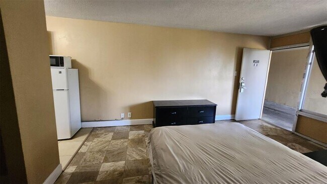 Building Photo - 7900 S Orange Blossom Trail