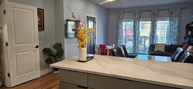 Building Photo - 251 Manhattan Ave