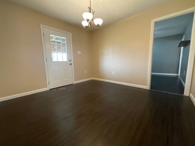 Building Photo - Move in special - 3 bedroom/2 bath brick h...