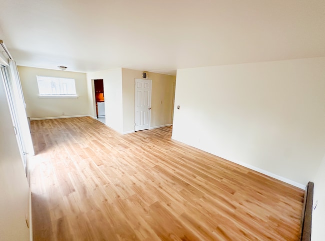 Building Photo - Charming Triplex with Hardwood Floors, Appliances, and Utilities Included in Prime Ballard-Fremon...
