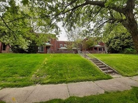 Building Photo - 463 W 3rd St