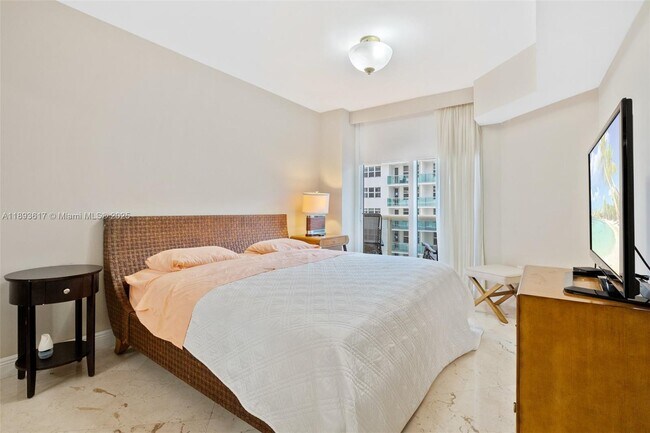 Building Photo - 9559 Collins Ave