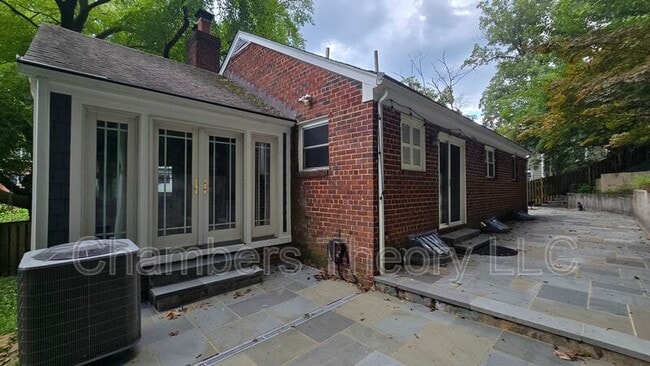 Building Photo - 3635 Vacation Ln