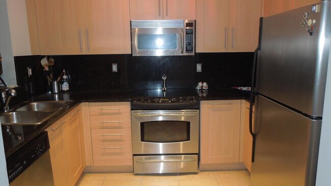 Building Photo - 511 SE 5 Ave