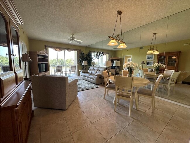 Building Photo - 9610 Club S Cir