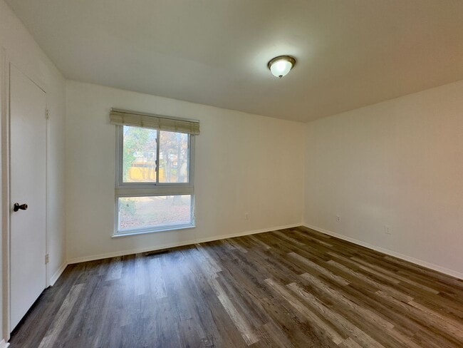 Building Photo - Charming 2 Bedroom/1.5 Bathroom Home in Randallstown, MD!