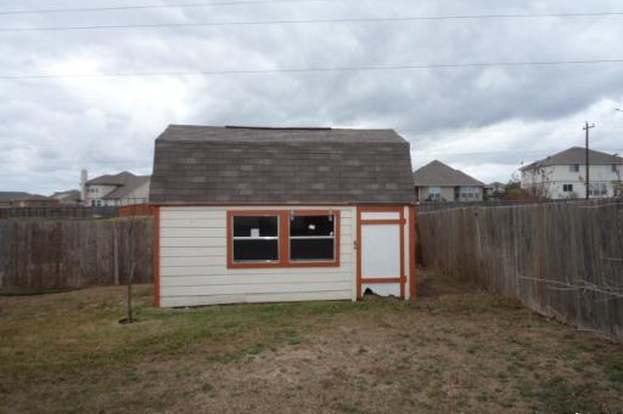 Building Photo - 2476 Medina Dr