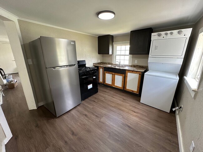 Building Photo - 2 Bedroom 1 Bath Home for Rent