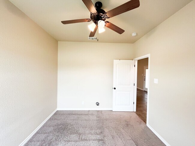 Building Photo - Available 7/11/2025 Beautiful 1 story, 5 b...
