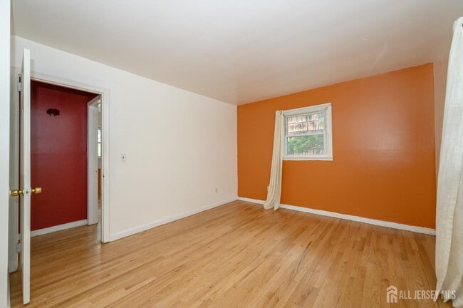 Building Photo - 2062 Elizabeth Ave