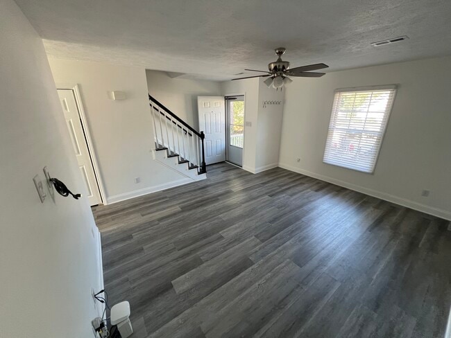 Building Photo - 48 Fox Run Ln