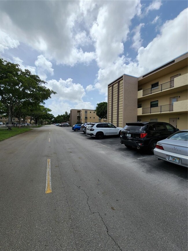 Building Photo - 300 Berkley Rd