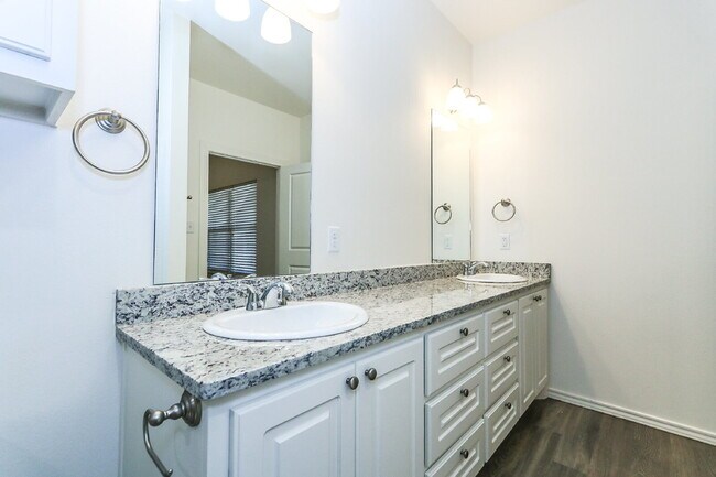 Building Photo - Beautiful Town Homes in NW Lubbock