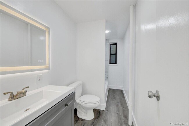 Building Photo - 3840 Greystone Ave