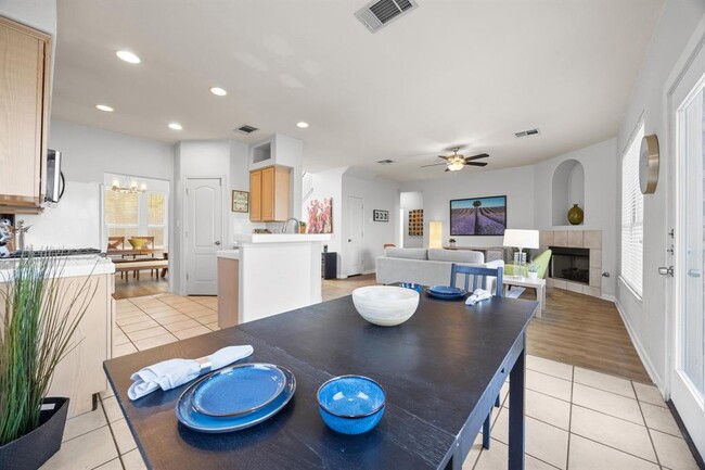 Building Photo - 2109 Zoa Dr