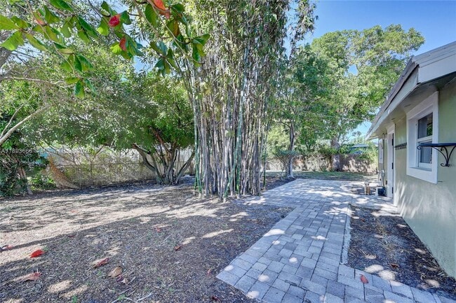 Building Photo - 4617 N Andrews Ave