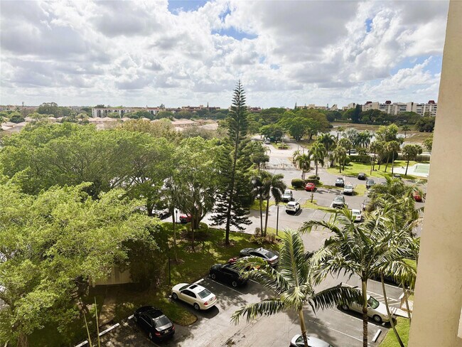 Building Photo - 3940 Inverrary Blvd