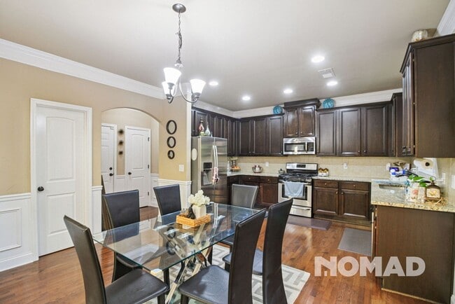 Building Photo - Stunning 6BR House in Cumming