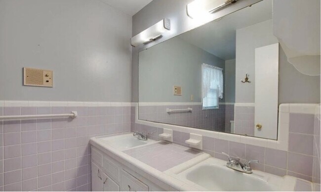 Building Photo - 11207 Crestfield Dr SE