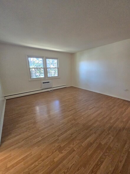 Bedroom - 364 Westwood Ave