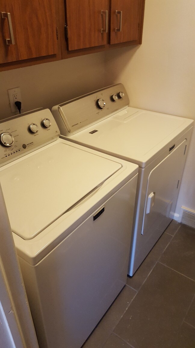 Washer & Dryer - 6561 Woodhall Dr