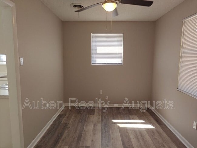 Building Photo - 404 Kingstree Rd