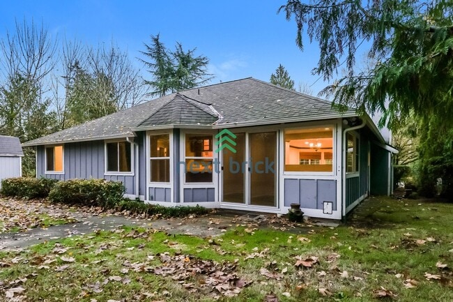 Building Photo - 3 Bed and 2 Bath Stunning Single-family Home is Available for Rent!