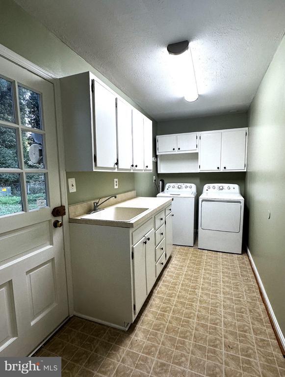 Building Photo - 9612 Whitecedar Ct