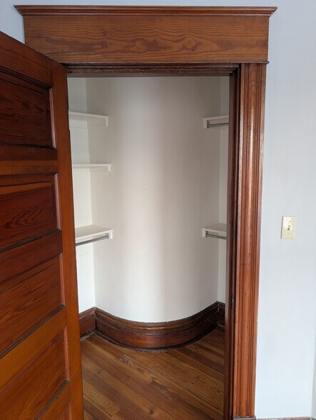 Building Photo - 601 Crescent Ave