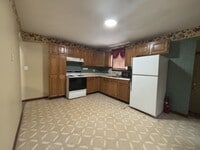 Building Photo - 2 bed/1 bath townhome 15025