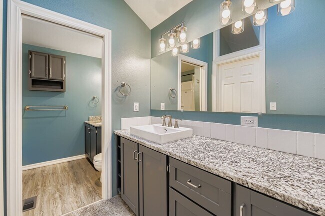 Building Photo - 3BR/3BA Beaverton Home — Central A/C, Vaulted Ceilings, Fenced Yard & 2-Car Garage | No HOA
