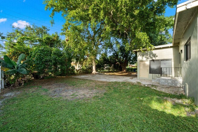 Building Photo - 1300 NW 90th St