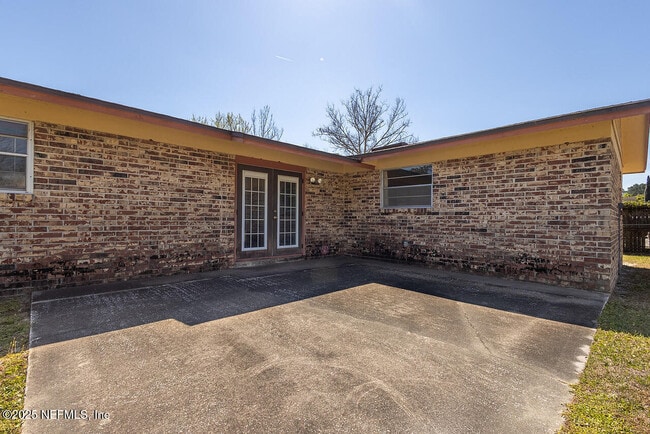 Building Photo - 1620 Bay Cir E