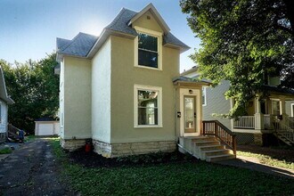 Building Photo - Charming 4-Bedroom Home with Gleaming Hardwood Floors in Vibrant Minneapolis Neighborhood!