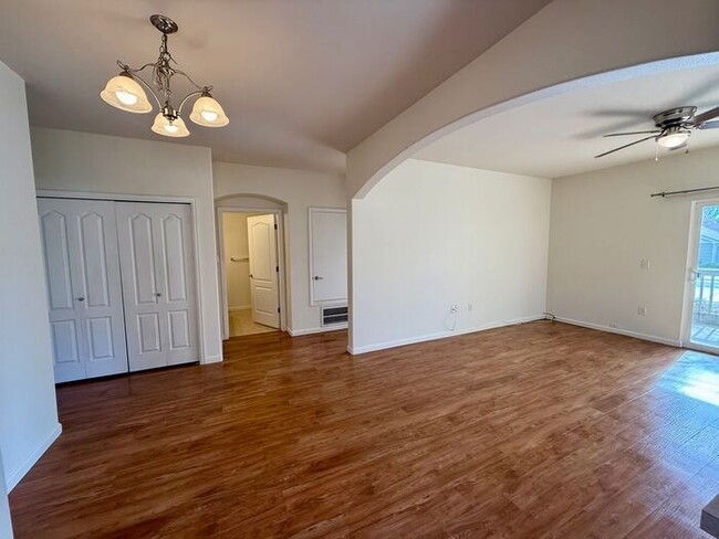 Building Photo - MUST SEE 2 Bed/2 Bath Condo in the Lakeshore at Centerra!