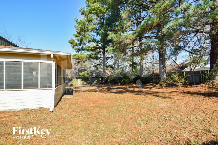 Building Photo - 2818 Ravenwood Dr