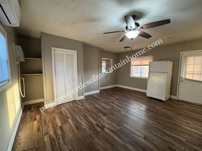 Building Photo - 49 Christopher Ln