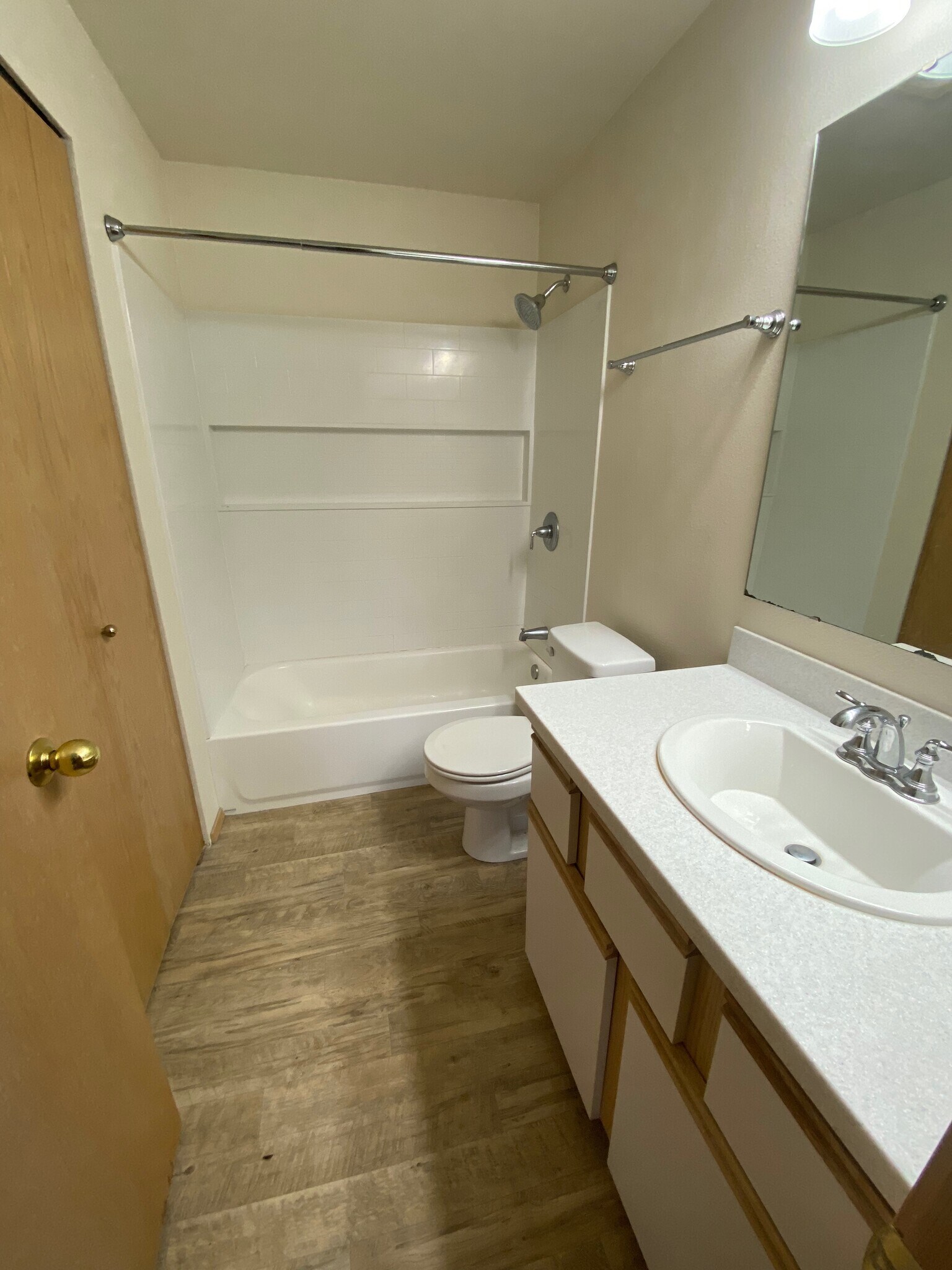 Master Ensuite Bath - 132 24th Ave E