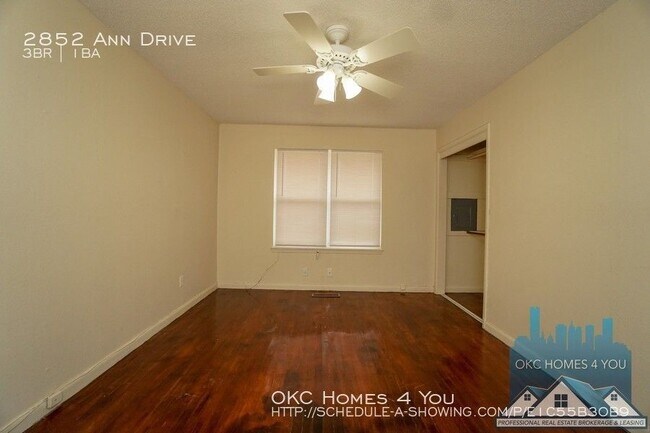 Building Photo - Move-In Specials