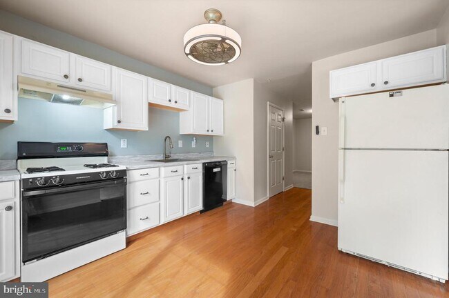 Building Photo - 1408 Black Walnut Dr